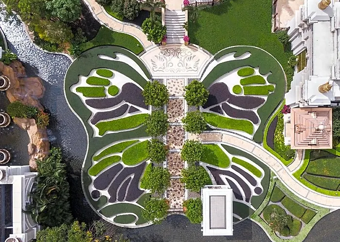 Banyan Tree 5*